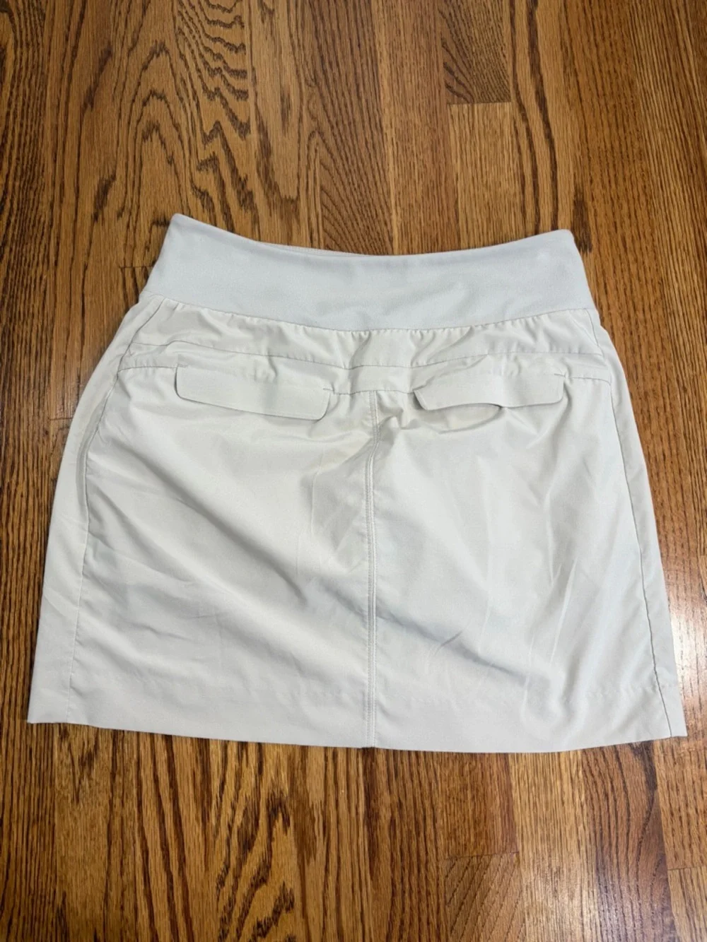 Athleta Soho Skort - Wrinkle-resistant Stretchy fabric in a tailored fit - Picture 2 of 6